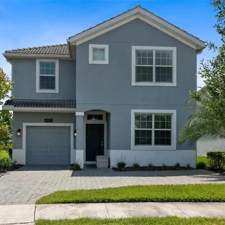 6 Bedroom- 5 Bathroom- Storey Lake 4813Kc